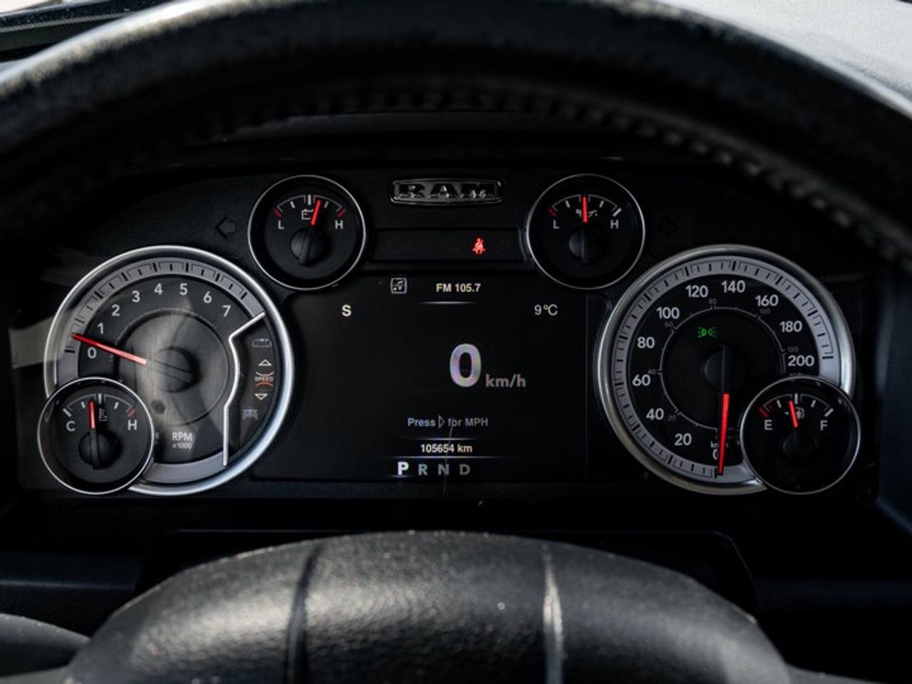 2019 RAM 1500 Classic EXPRESS Photo3