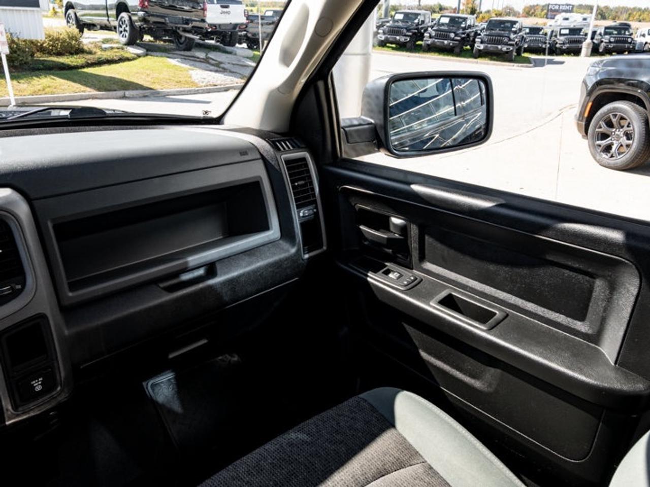 2019 RAM 1500 Classic EXPRESS Photo