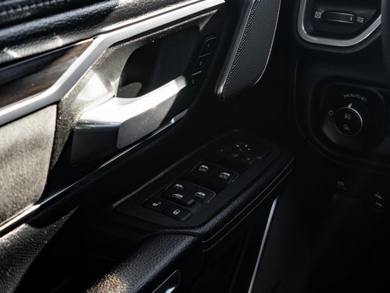 2025 RAM 1500 Laramie Photo