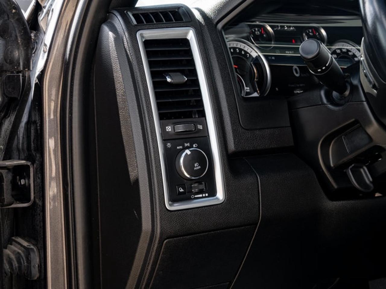 2022 RAM 1500 Classic WARLOCK Photo