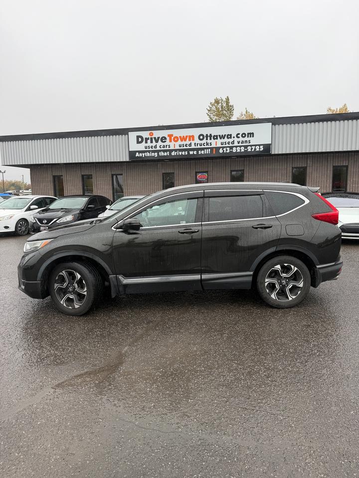 2017 Honda CR-V Touring Photo1