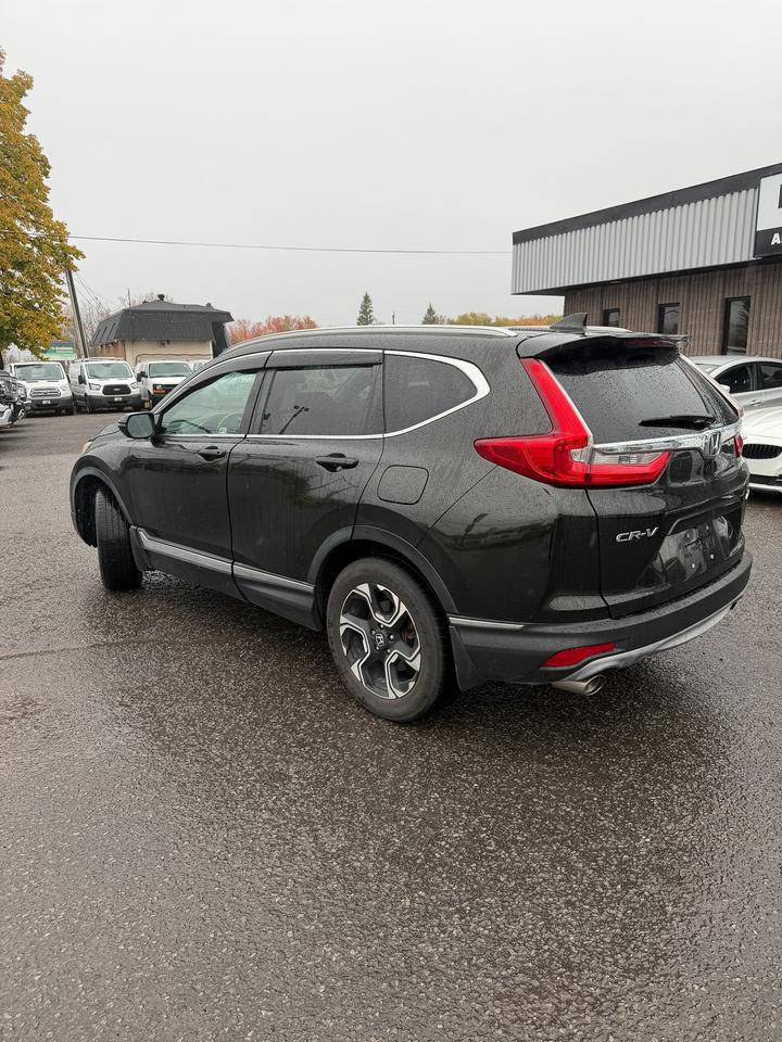 2017 Honda CR-V Touring Photo2