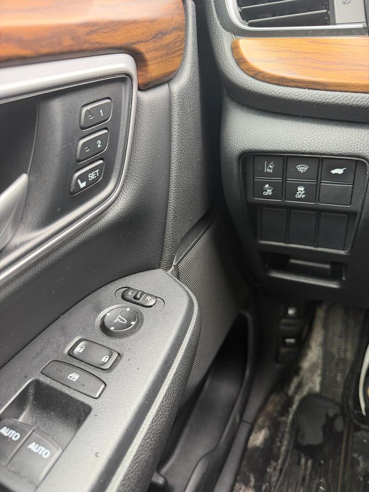 2017 Honda CR-V Touring Photo