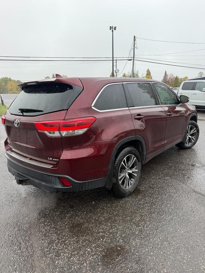 2017 Toyota Highlander LE Photo4