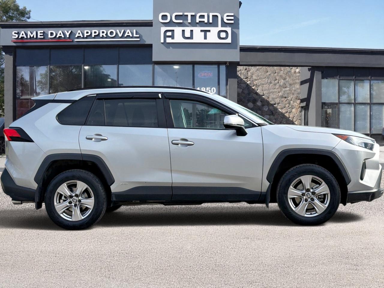 2022 Toyota RAV4 Hybrid LE AWD Photo3