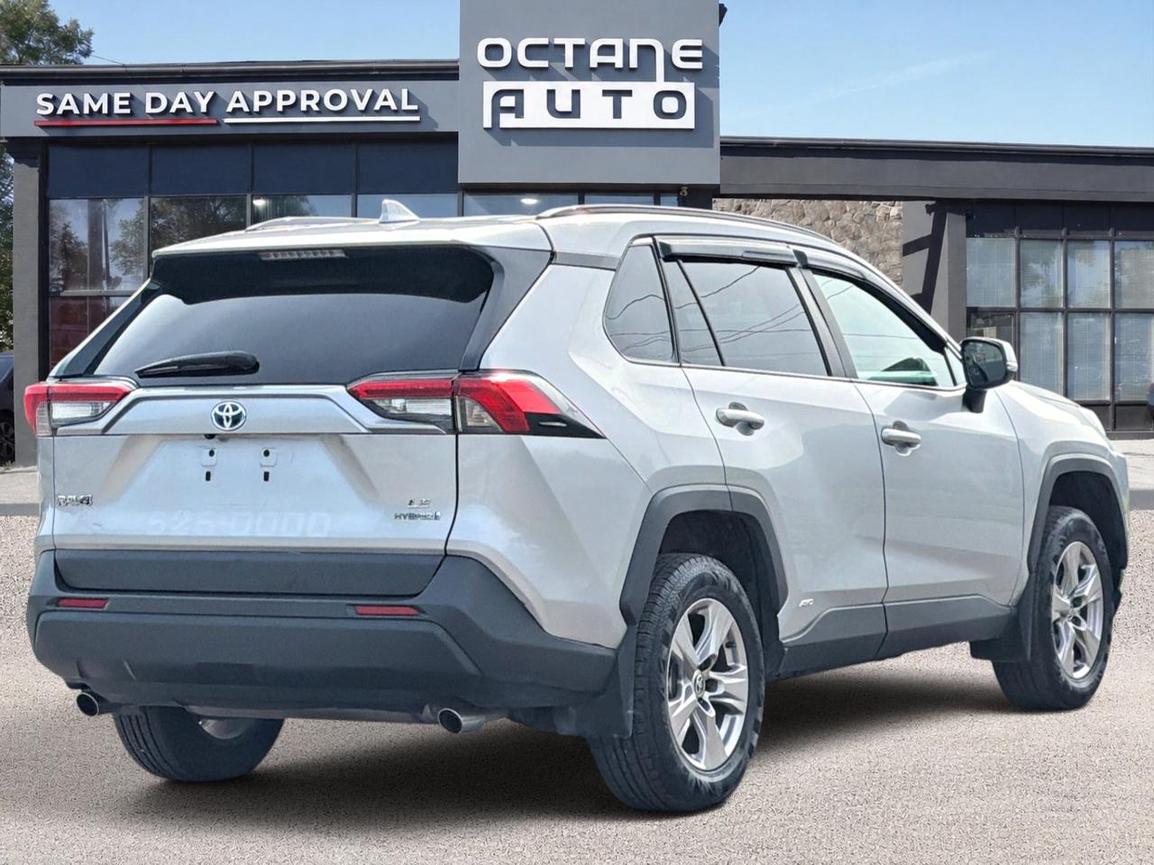 2022 Toyota RAV4 Hybrid LE AWD Photo4