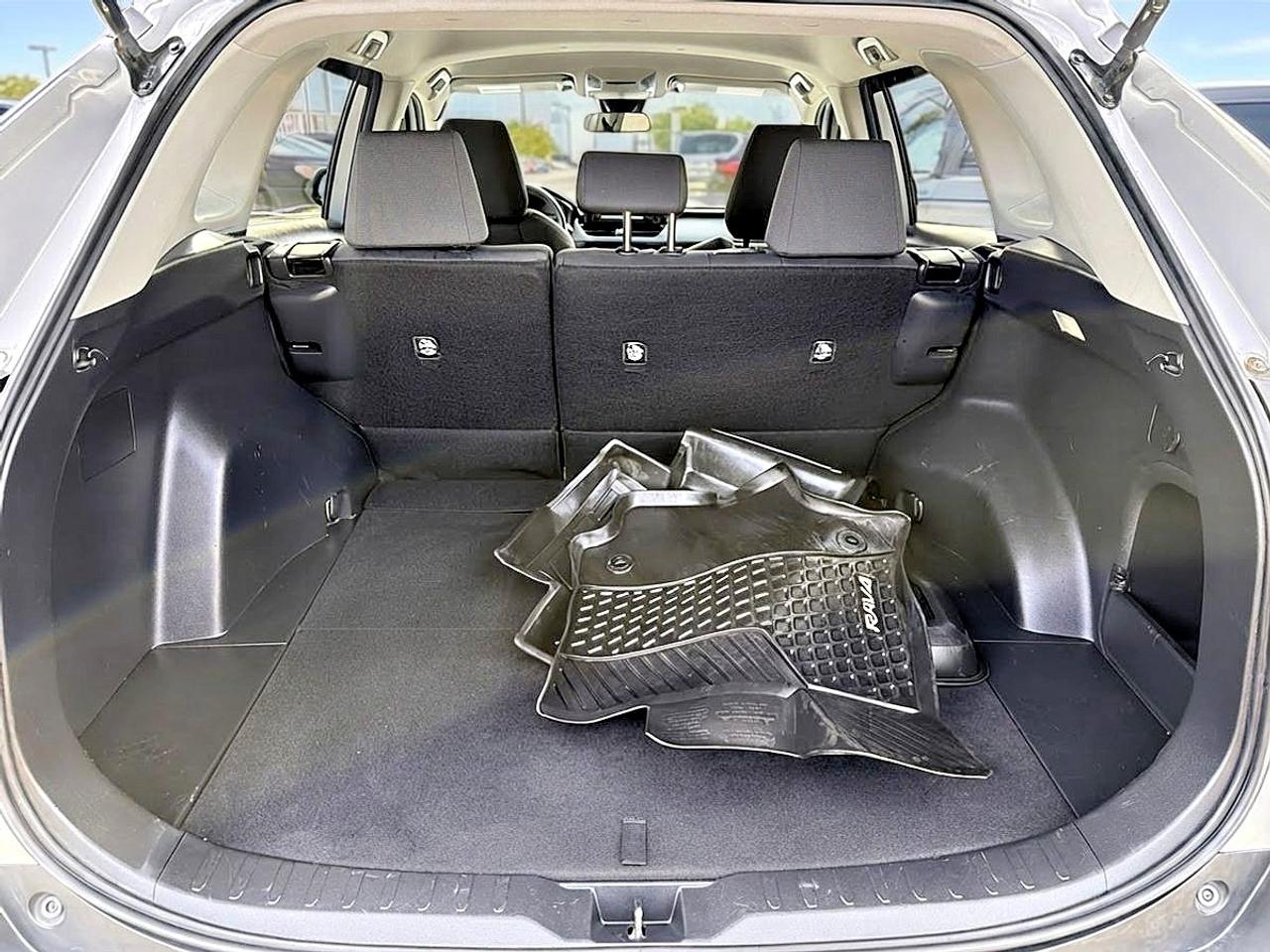 2022 Toyota RAV4 Hybrid LE AWD Photo