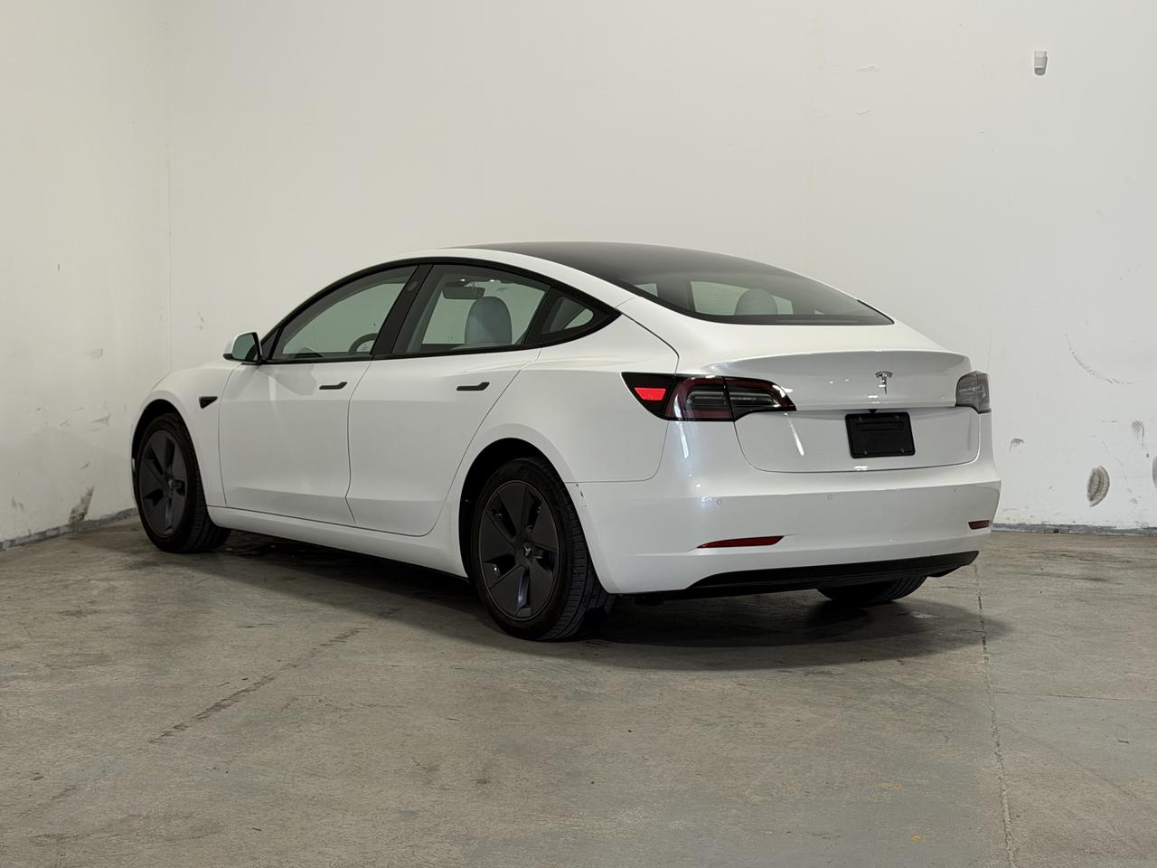 2022 Tesla Model 3 STANDARD RANGE PLUS Traffic Aware W/ Autosteer Photo3