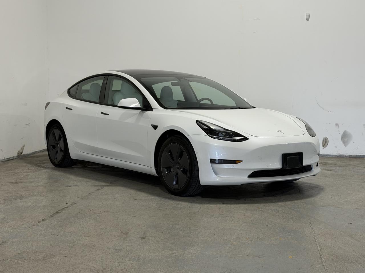 2022 Tesla Model 3 STANDARD RANGE PLUS Traffic Aware W/ Autosteer Photo2