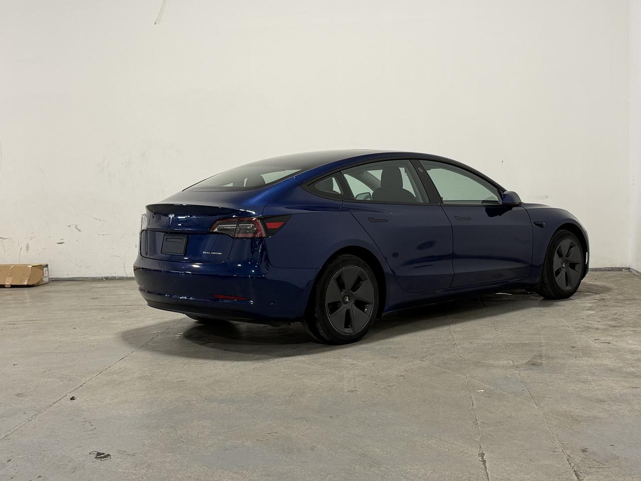 2022 Tesla Model 3 Long Range |AWD| Traffic Aware W/ Autosteer Photo3