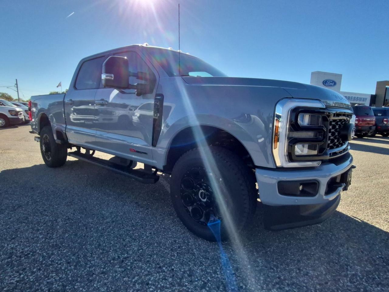 2027 Ford F-350 LARIAT, LOADED WITH ULTIMATE PKG & PREMIUM PKG Photo2