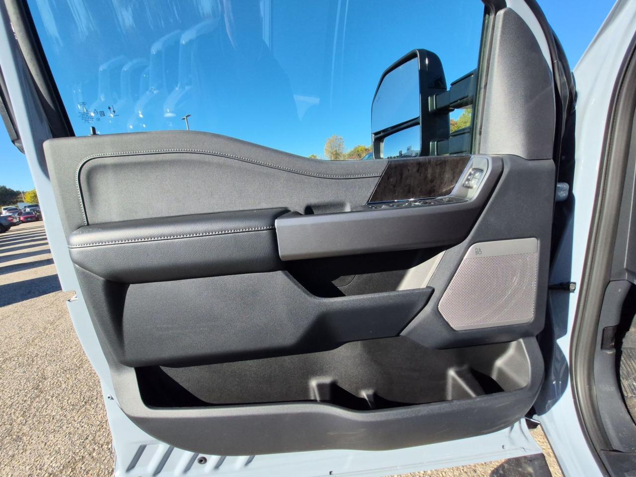 2027 Ford F-350 LARIAT, LOADED WITH ULTIMATE PKG & PREMIUM PKG Photo