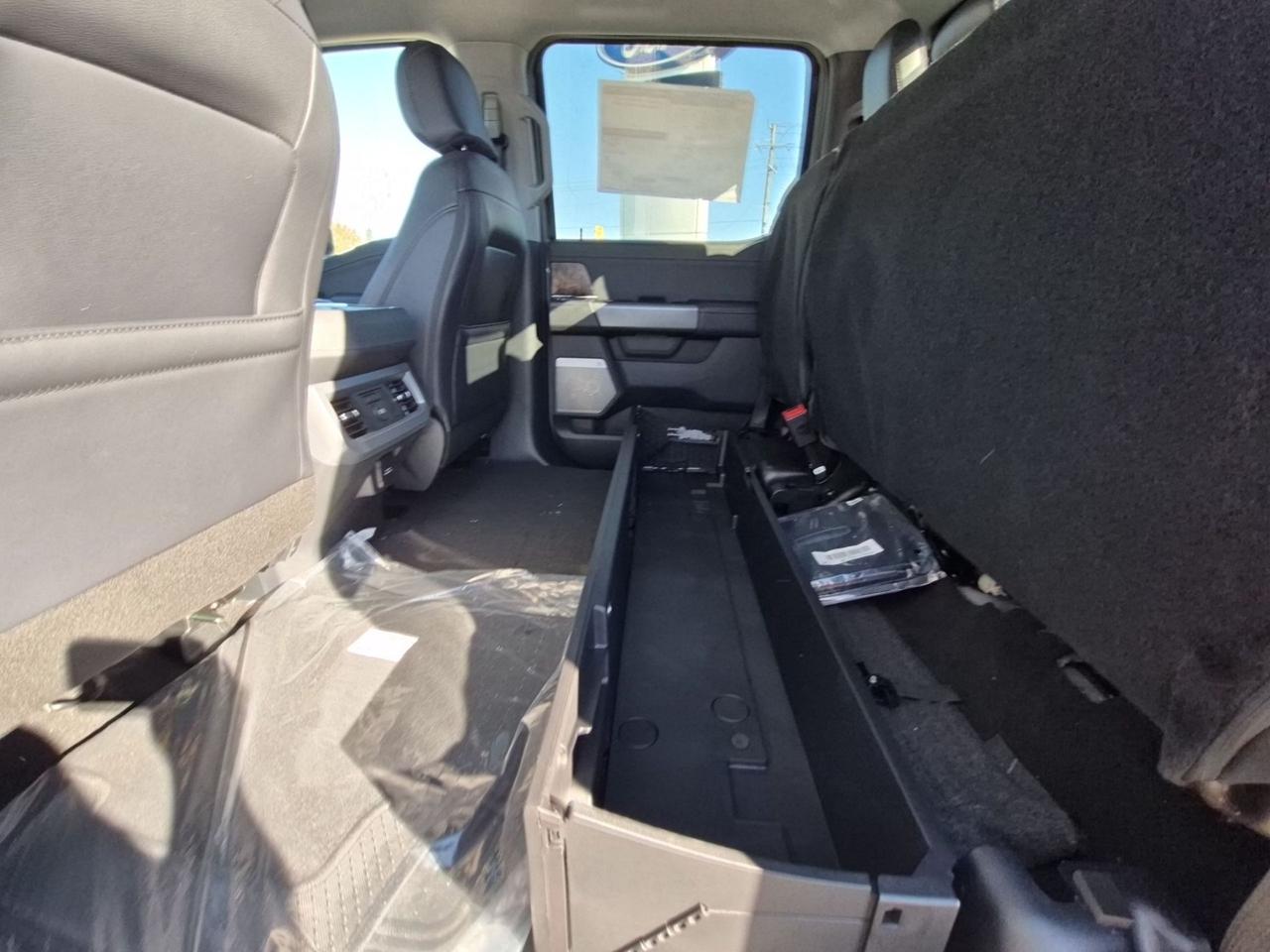2027 Ford F-350 LARIAT, LOADED WITH ULTIMATE PKG & PREMIUM PKG Photo