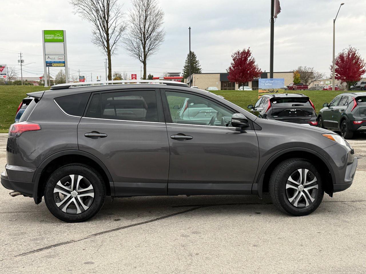 2017 Toyota RAV4 LE Photo