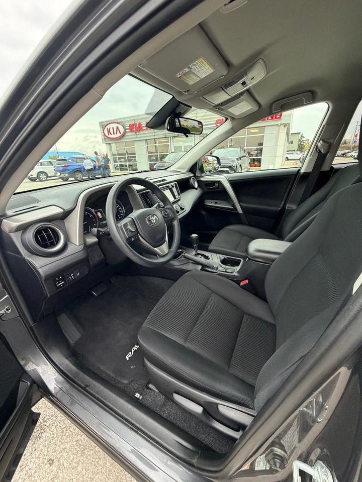 2017 Toyota RAV4 LE Photo