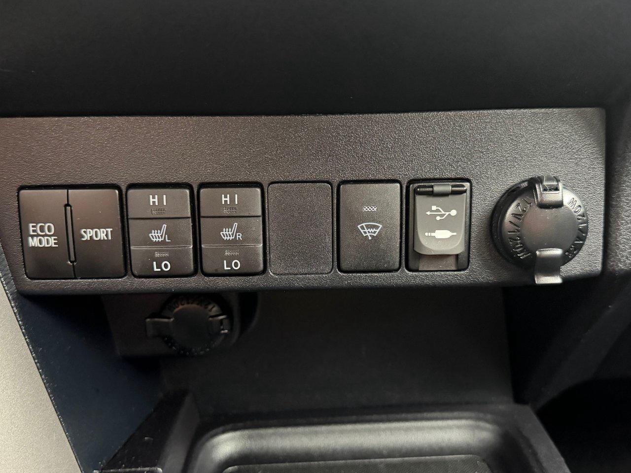 2017 Toyota RAV4 LE Photo