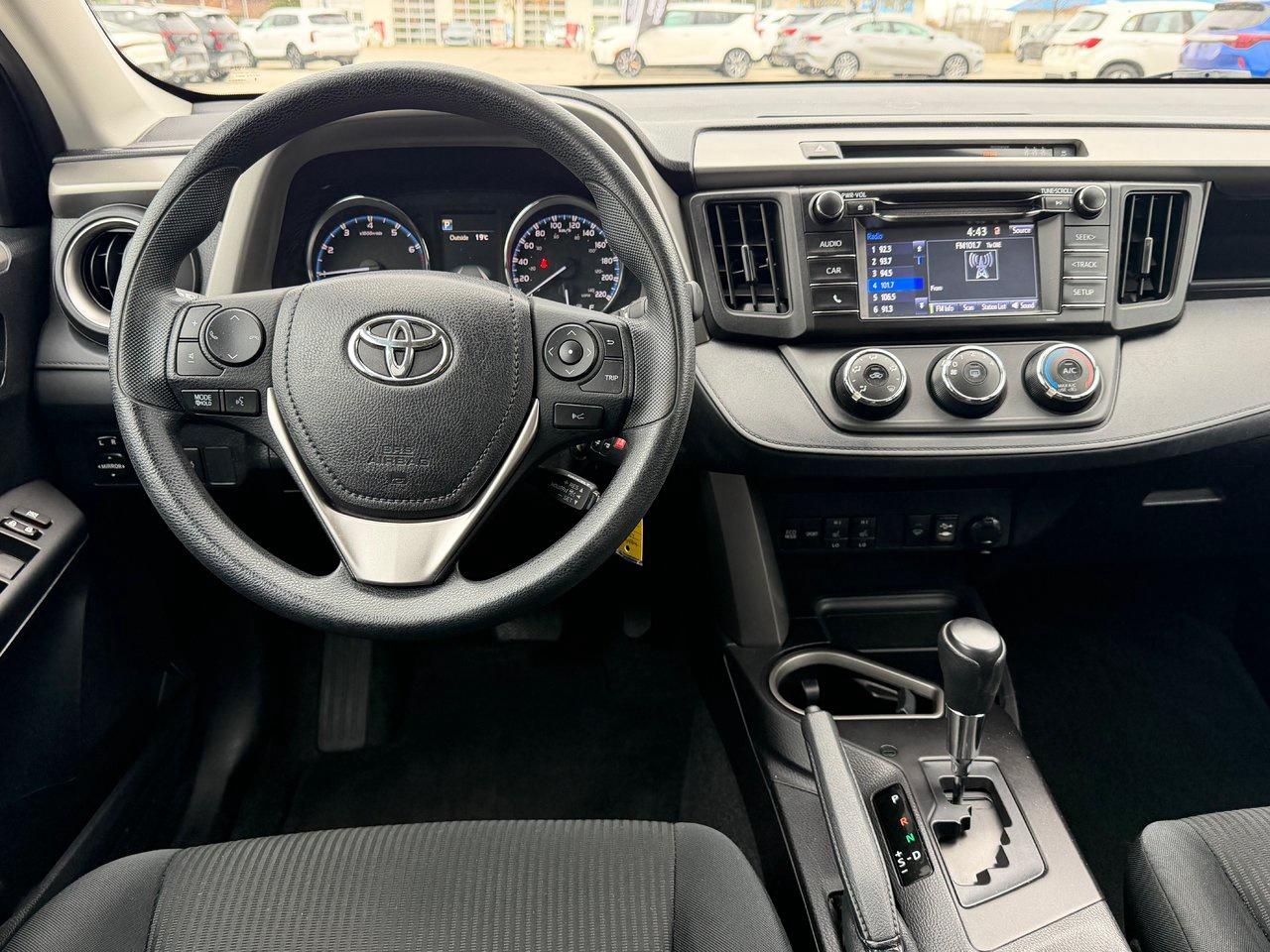 2017 Toyota RAV4 LE Photo