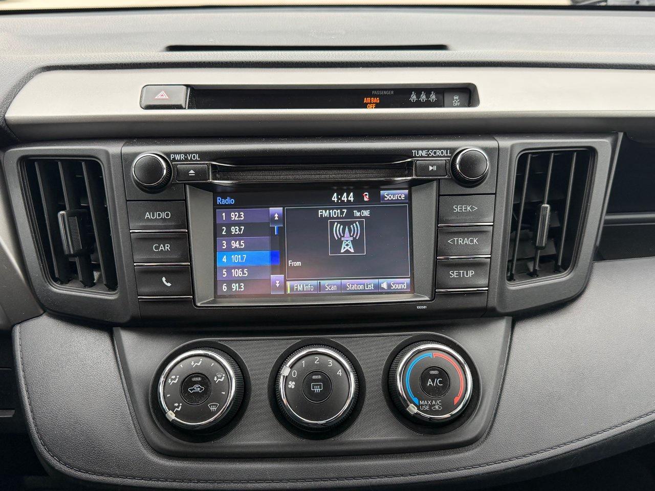 2017 Toyota RAV4 LE Photo