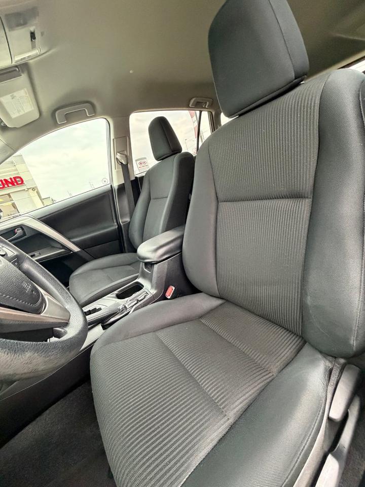 2017 Toyota RAV4 LE Photo