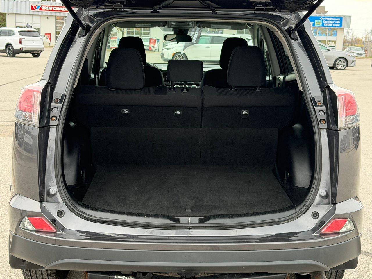 2017 Toyota RAV4 LE Photo