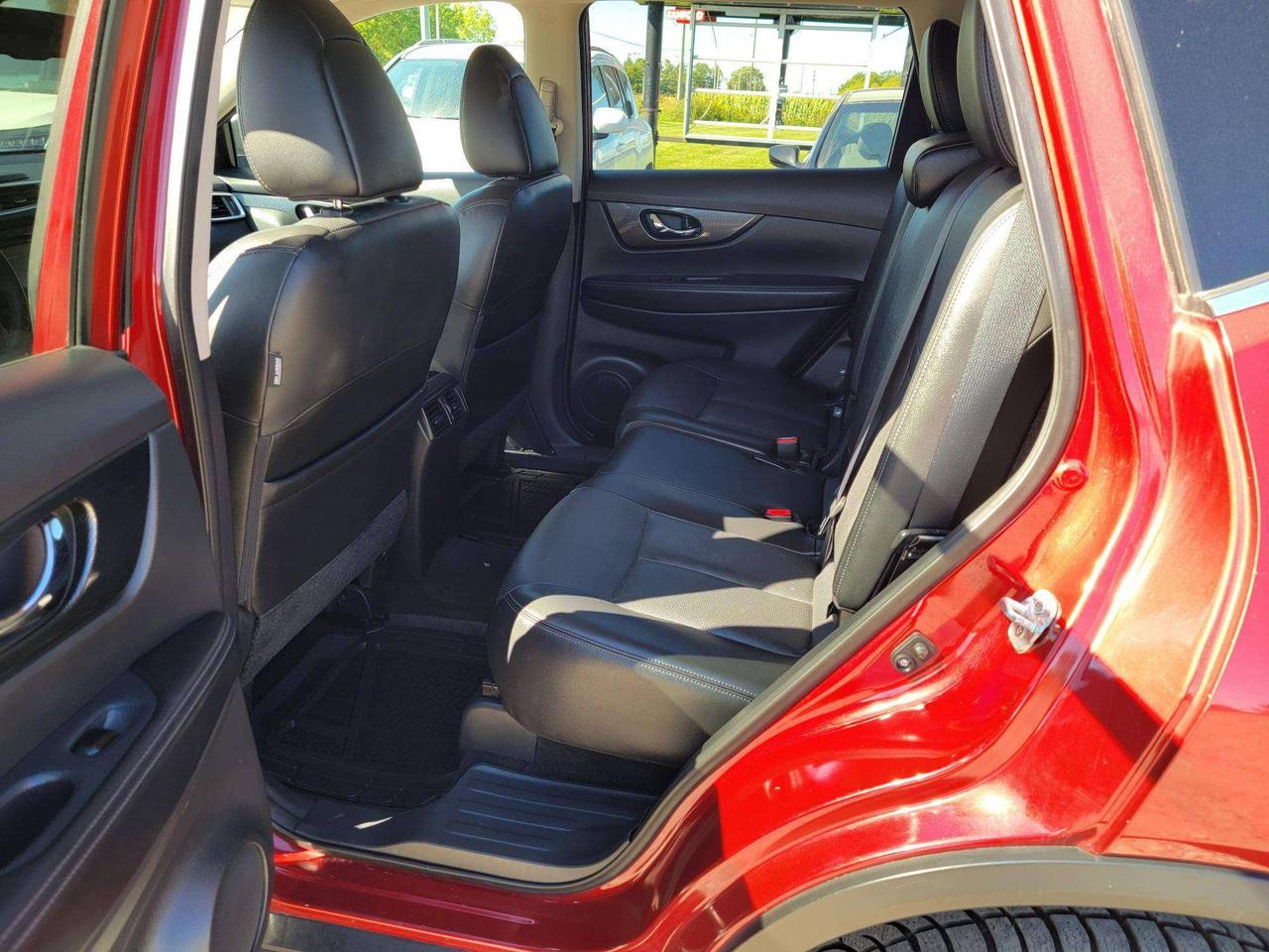 2016 Nissan Rogue SV Photo