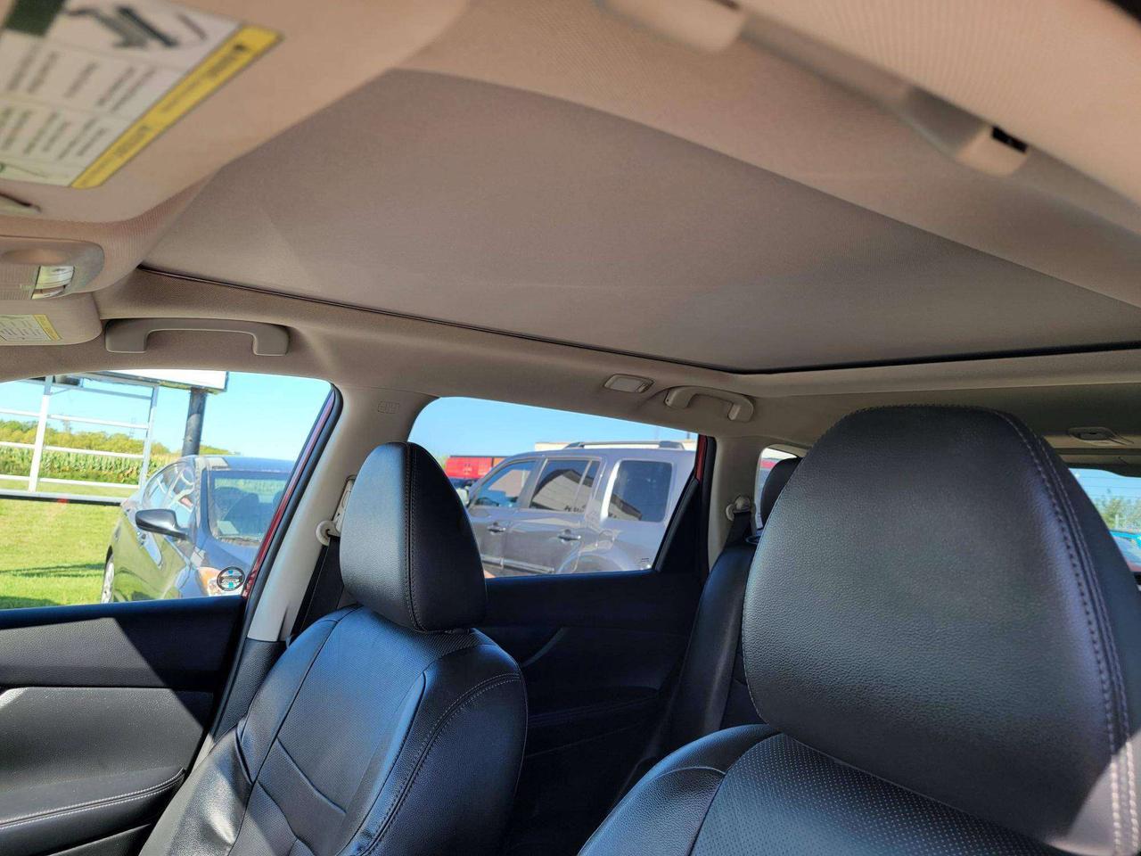 2016 Nissan Rogue SV Photo