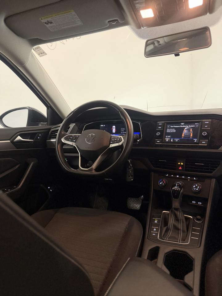 2022 Volkswagen Jetta Trendline Photo