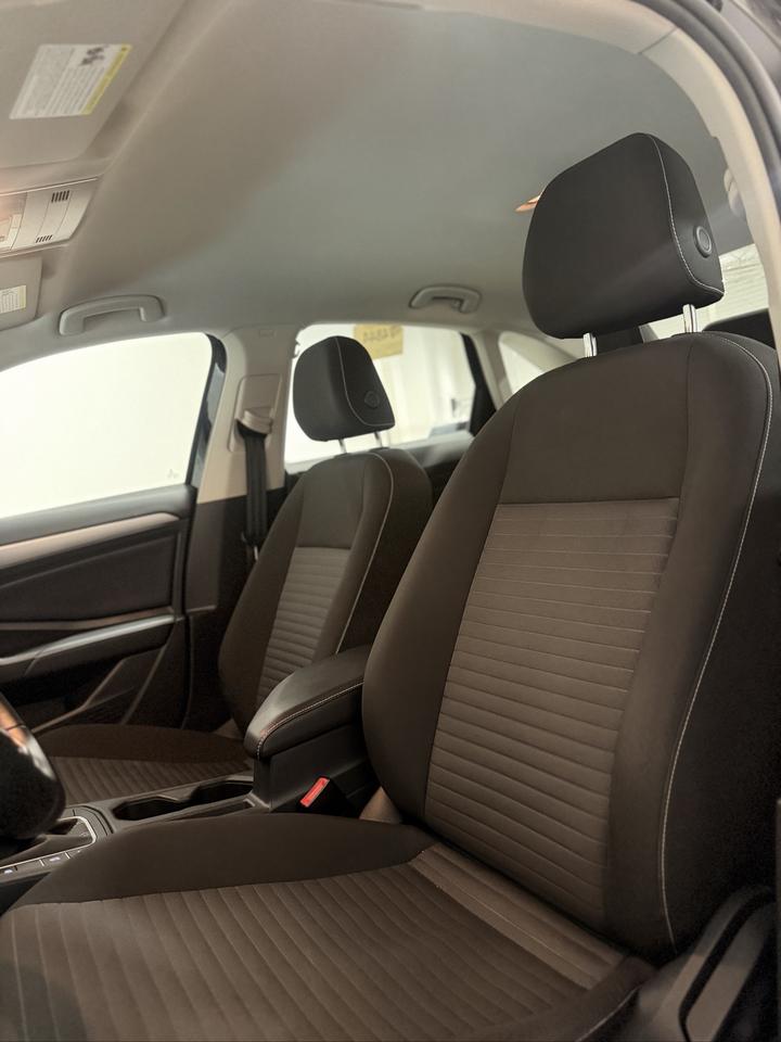 2022 Volkswagen Jetta Trendline Photo