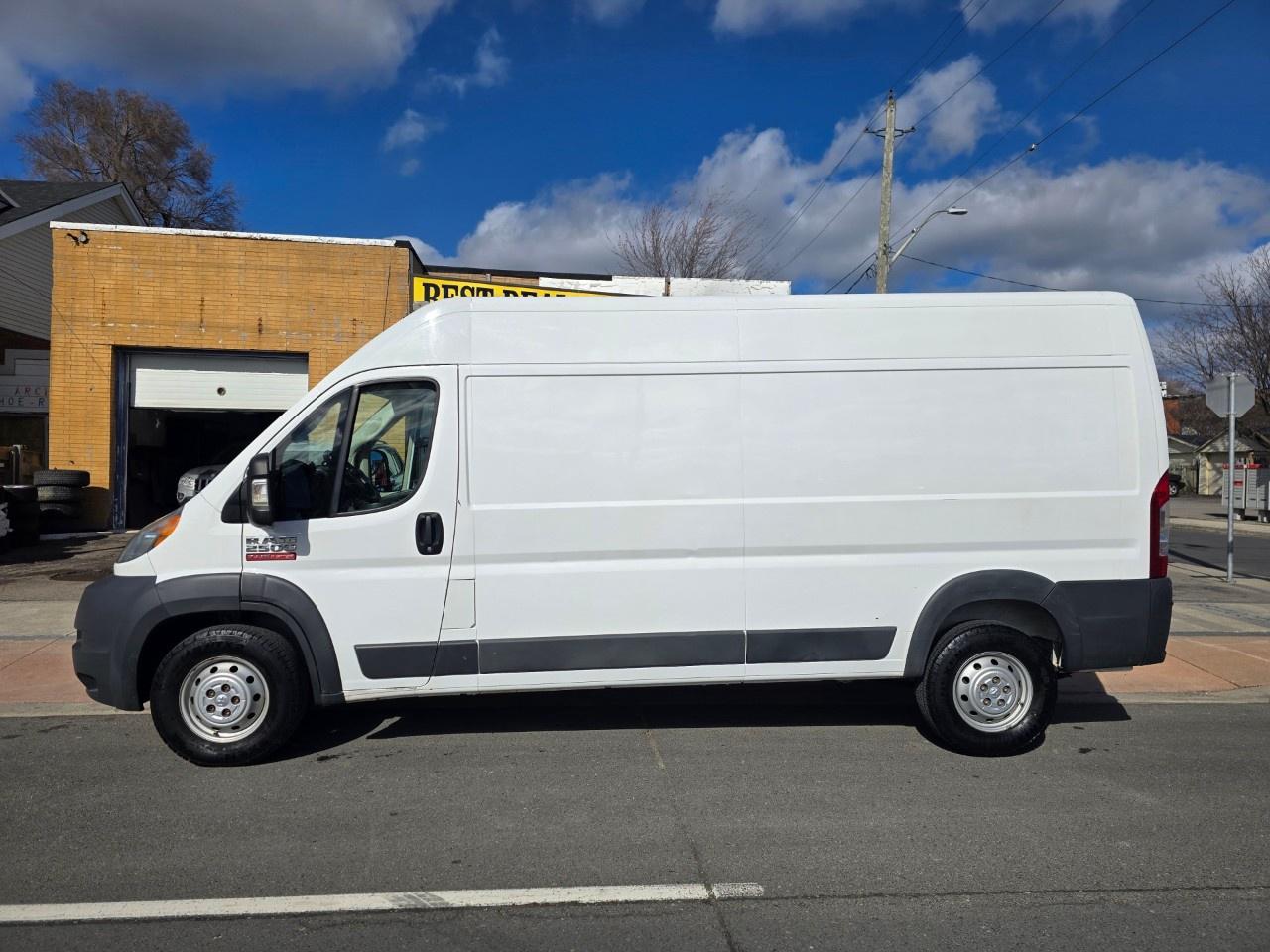 2018 RAM ProMaster Cargo Van 2500 High Roof 159" WB Photo3