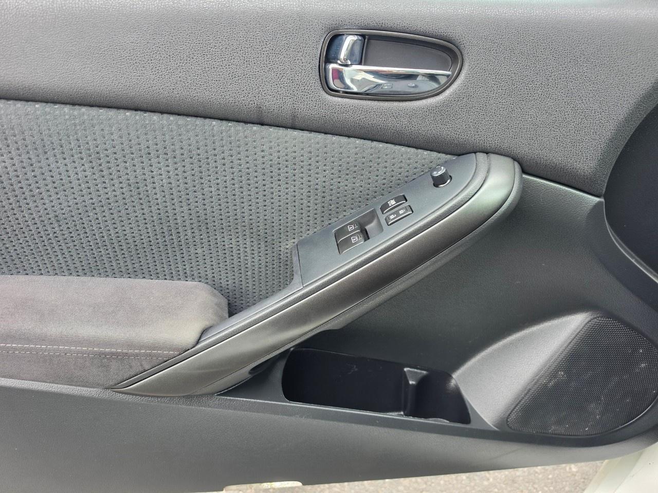 2012 Nissan Altima 2dr Cpe I4 CVT 2.5 S Photo