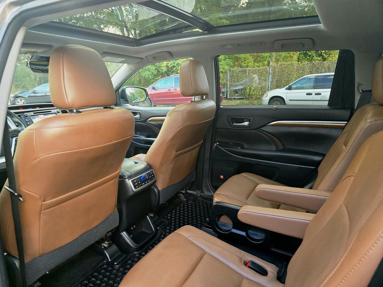 2017 Toyota Highlander Limited 7-Passenger | Clean Carfax! Photo