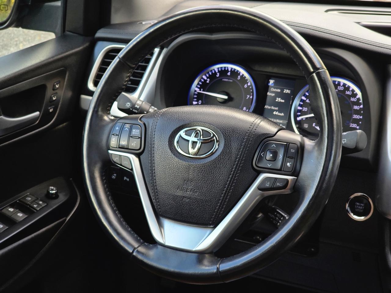 2017 Toyota Highlander Limited 7-Passenger | Clean Carfax! Photo
