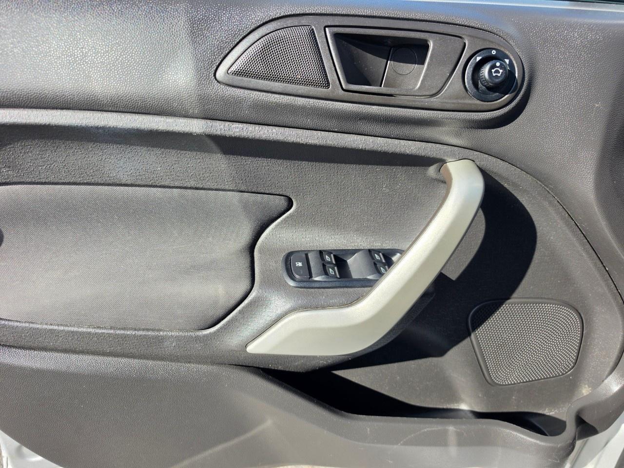 2013 Ford Fiesta 5DR HB TITANIUM Photo