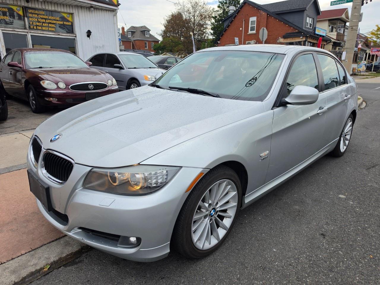 2010 BMW 3 Series 4dr Sdn 328i xDrive AWD Photo2