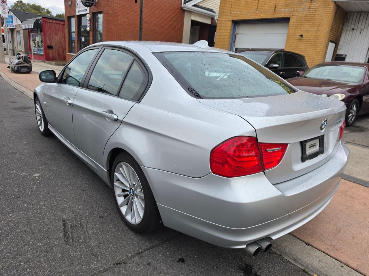 2010 BMW 3 Series 4dr Sdn 328i xDrive AWD Photo4