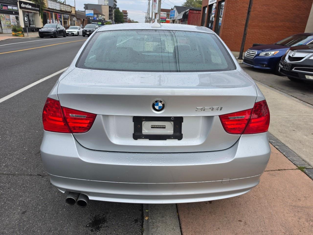 2010 BMW 3 Series 4dr Sdn 328i xDrive AWD Photo