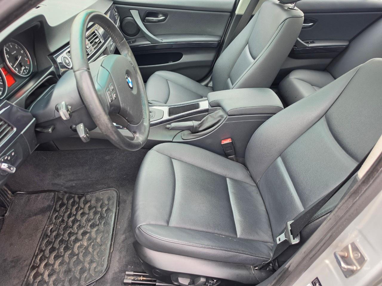2010 BMW 3 Series 4dr Sdn 328i xDrive AWD Photo
