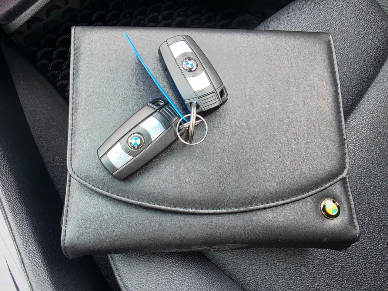 2010 BMW 3 Series 4dr Sdn 328i xDrive AWD Photo