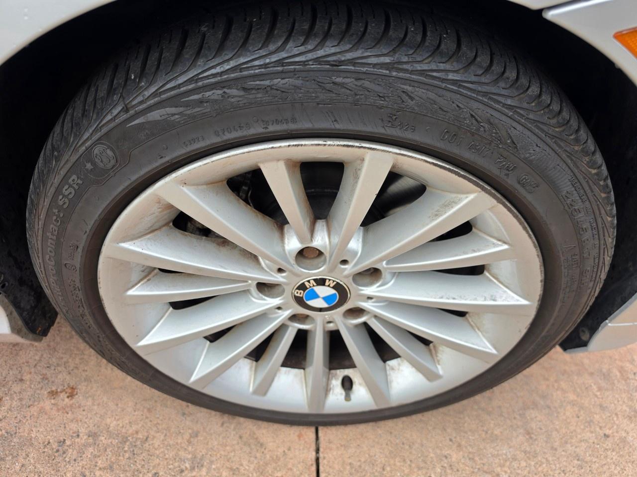 2010 BMW 3 Series 4dr Sdn 328i xDrive AWD Photo