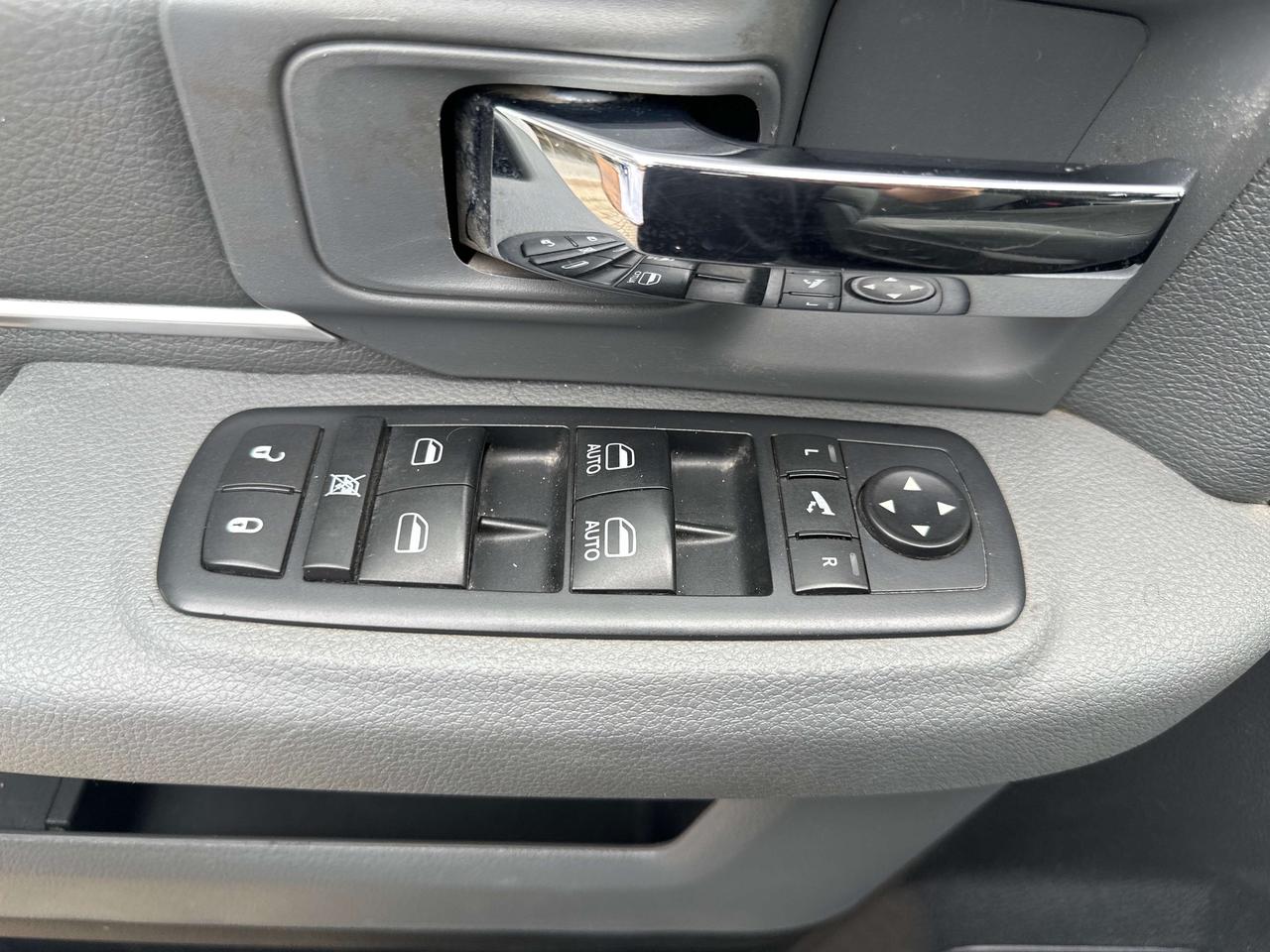 2016 RAM 3500 SLT Photo