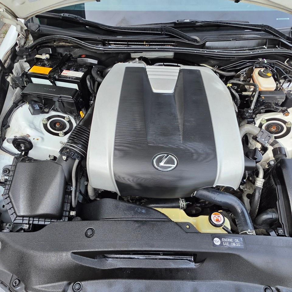 2018 Lexus IS IS 300 AWD Photo