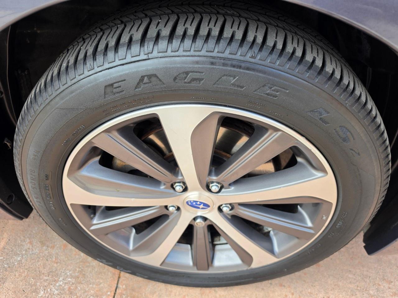 2016 Subaru Legacy 4dr Sdn CVT 3.6R w/Limited & Tech Pkg Photo