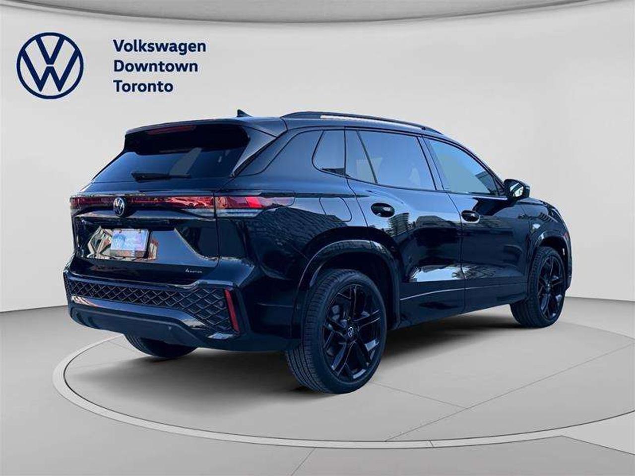 2026 Volkswagen Tiguan Comfortline R-Line Black Edition 4MOTION Photo