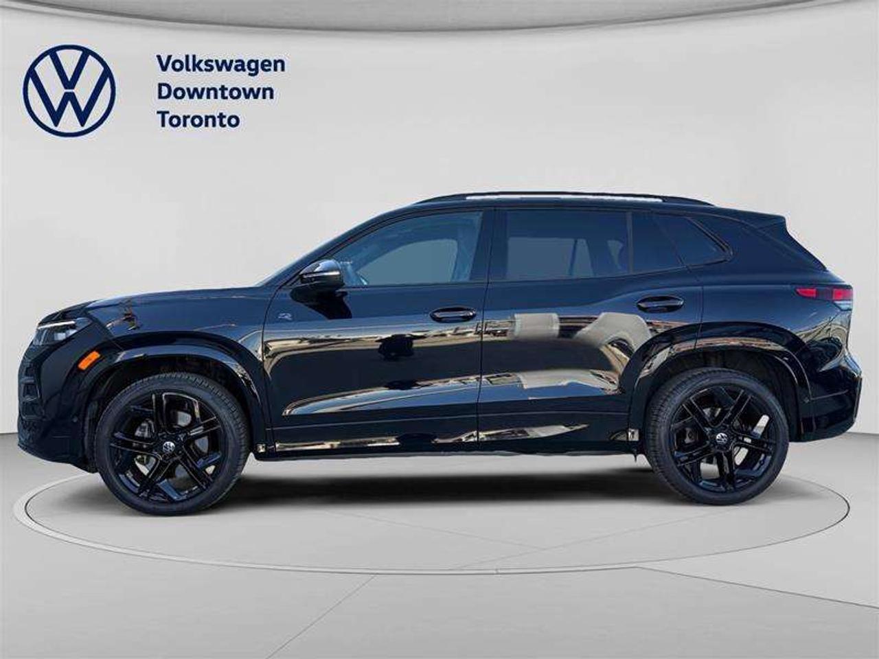 2026 Volkswagen Tiguan Comfortline R-Line Black Edition 4MOTION Photo5