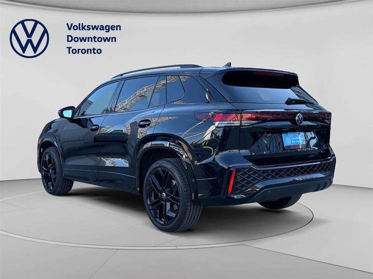 2026 Volkswagen Tiguan Comfortline R-Line Black Edition 4MOTION Photo