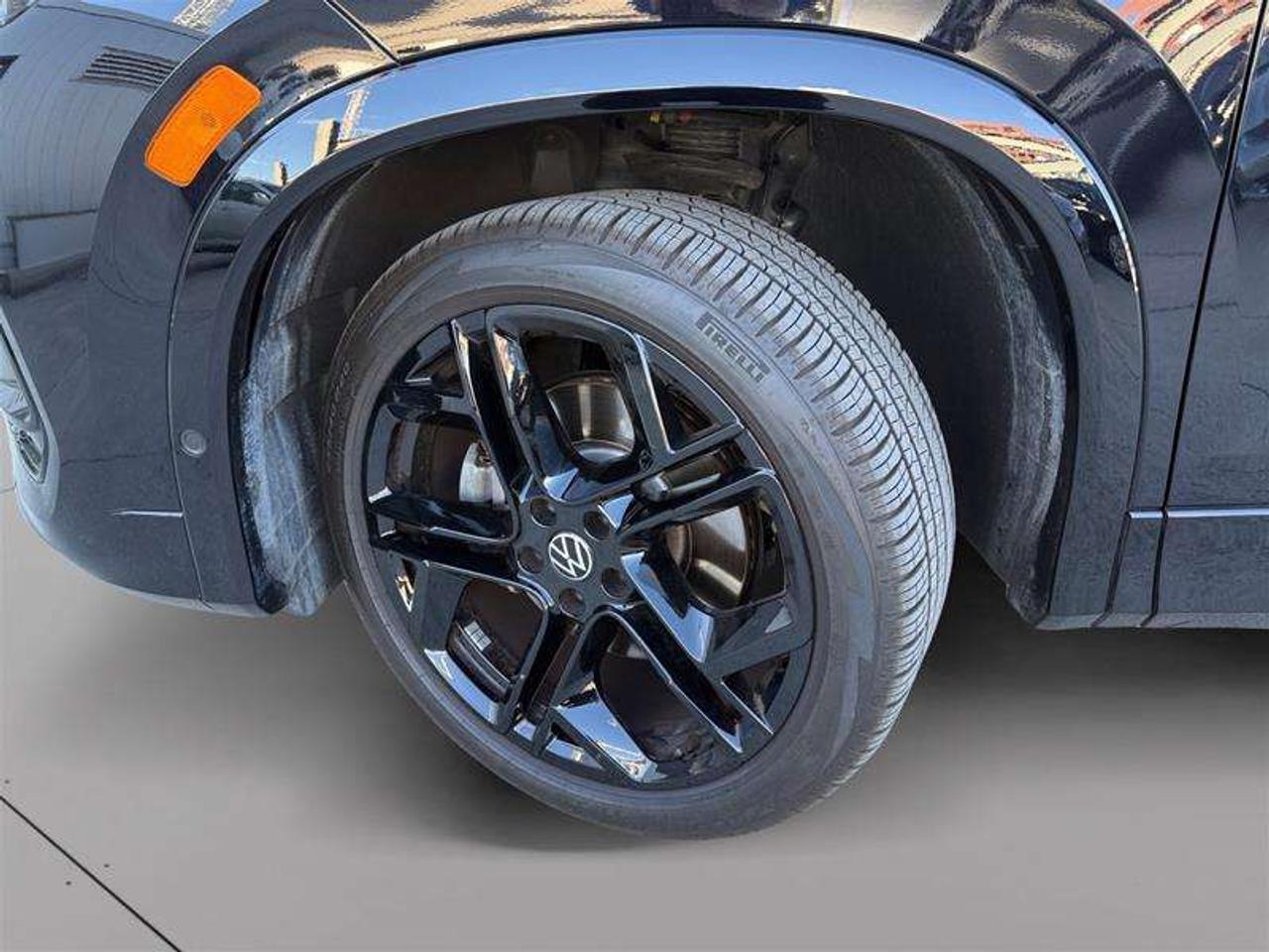 2026 Volkswagen Tiguan Comfortline R-Line Black Edition 4MOTION Photo