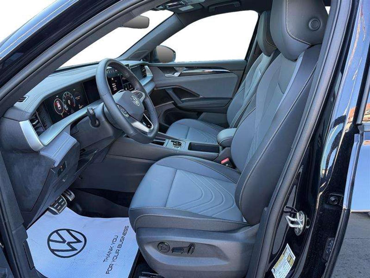 2026 Volkswagen Tiguan Comfortline R-Line Black Edition 4MOTION Photo