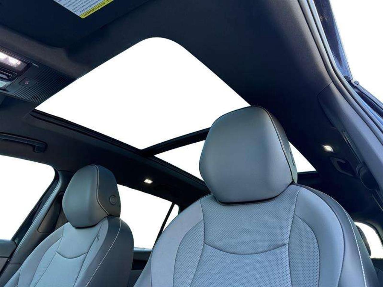 2026 Volkswagen Tiguan Comfortline R-Line Black Edition 4MOTION Photo