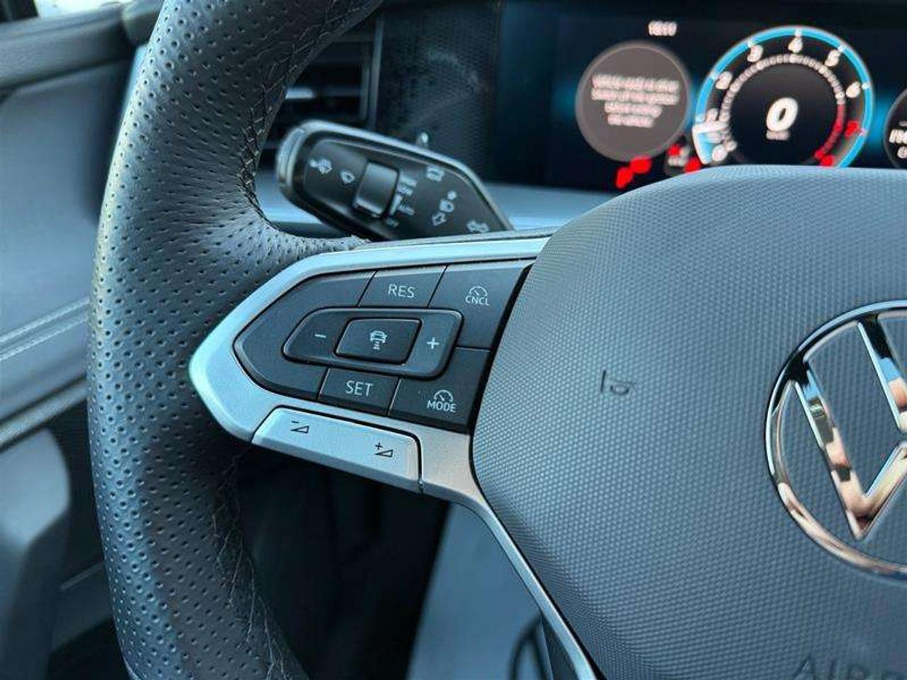 2026 Volkswagen Tiguan Comfortline R-Line Black Edition 4MOTION Photo