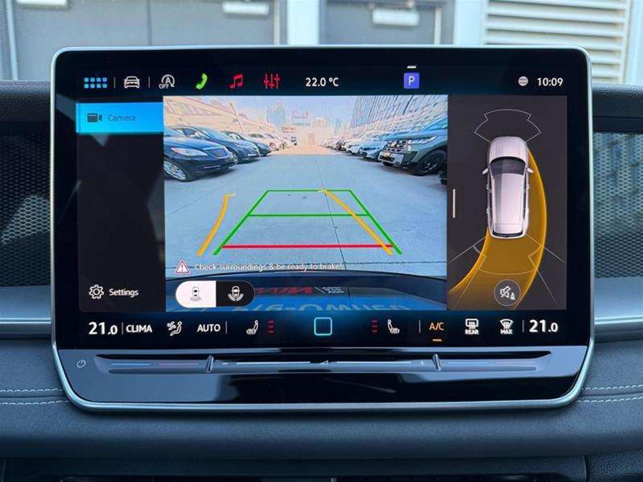 2026 Volkswagen Tiguan Comfortline R-Line Black Edition 4MOTION Photo
